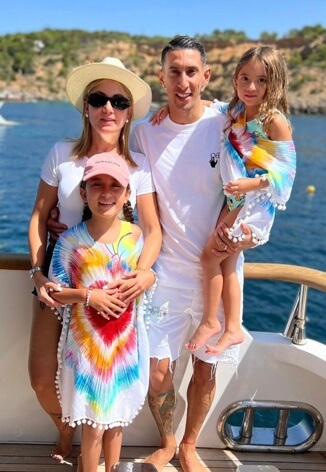 Angel Di Maria with his wife and children.